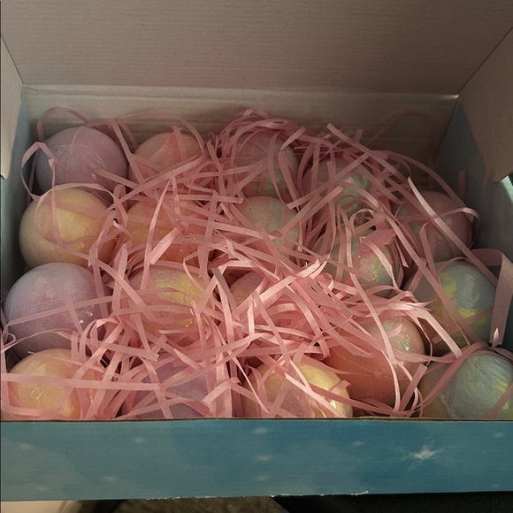 Other - 17 Bath Bombs Gift Box
